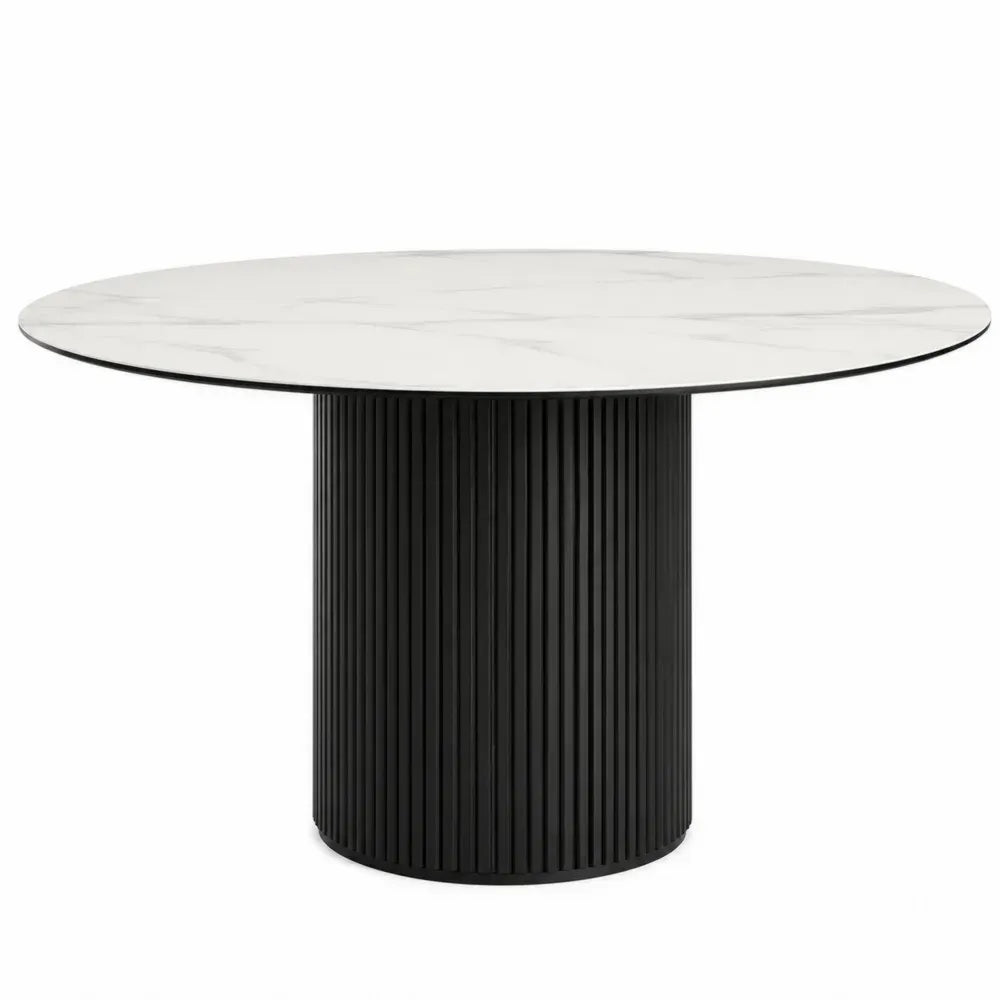 Mesa redonda de mármol blanco con base de acero negro